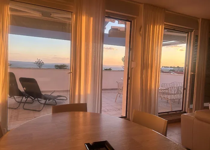 Lux View Beach Apt *